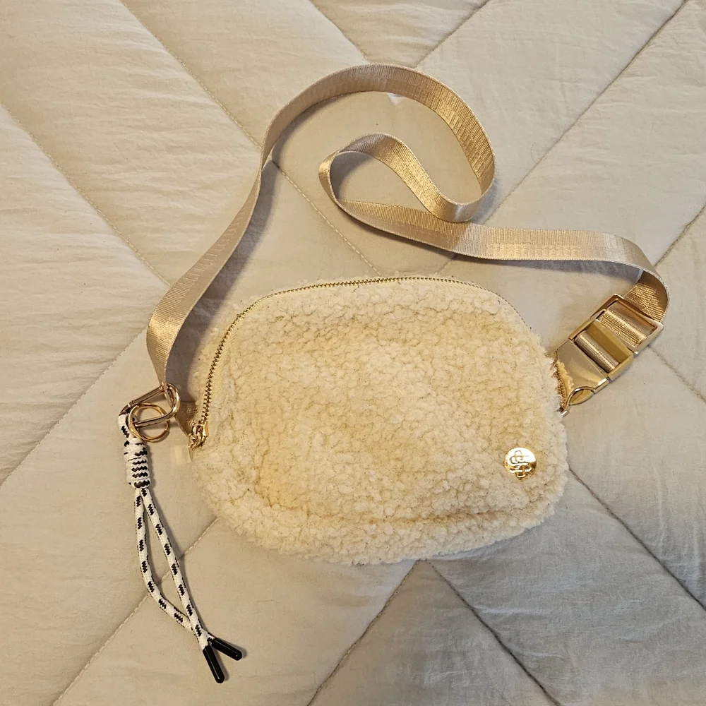 Cream‎ Shearling Crossbody Bag